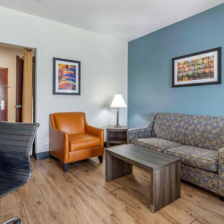 Best Western Plus Victoria Inn & Suites Экстерьер фото