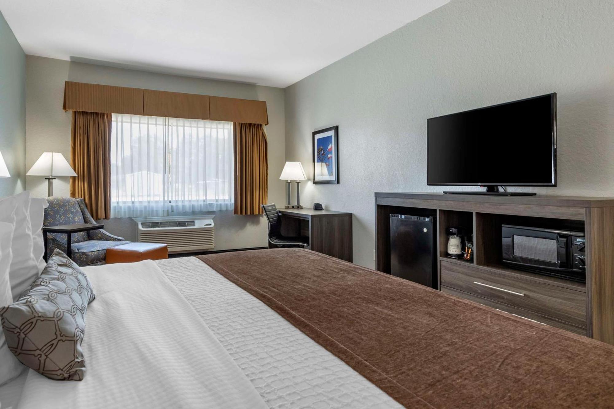 Best Western Plus Victoria Inn & Suites Экстерьер фото