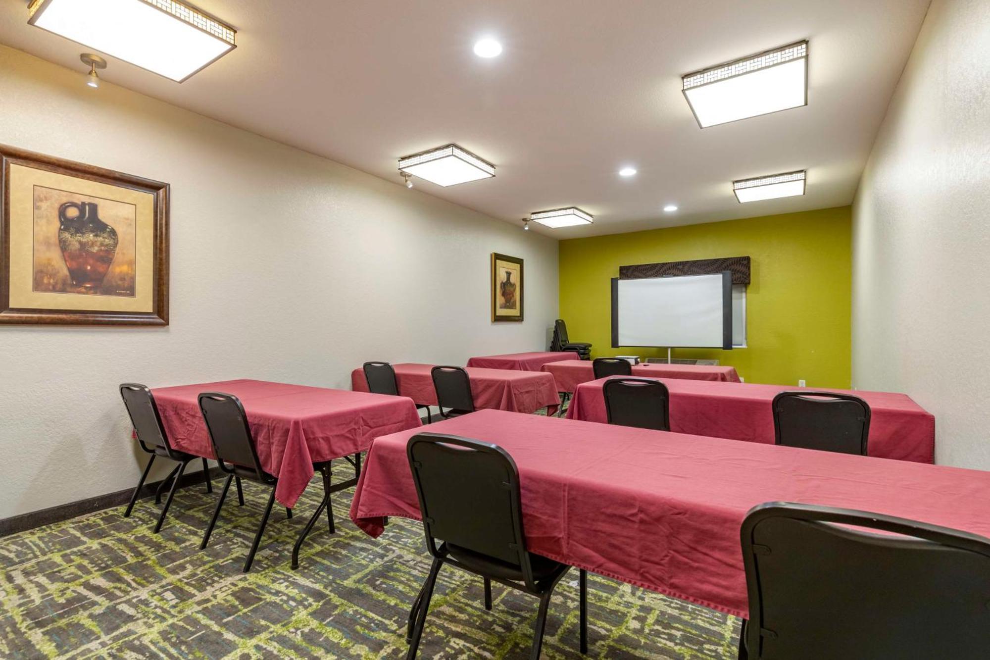 Best Western Plus Victoria Inn & Suites Экстерьер фото