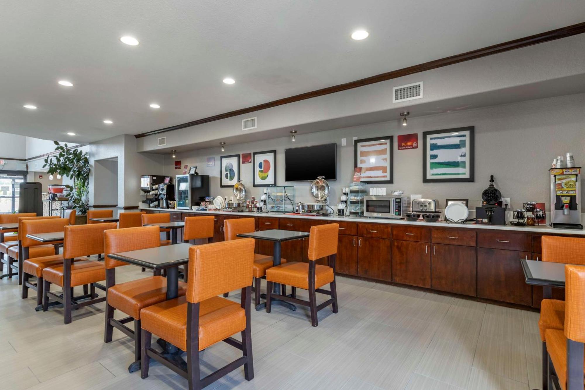 Best Western Plus Victoria Inn & Suites Экстерьер фото