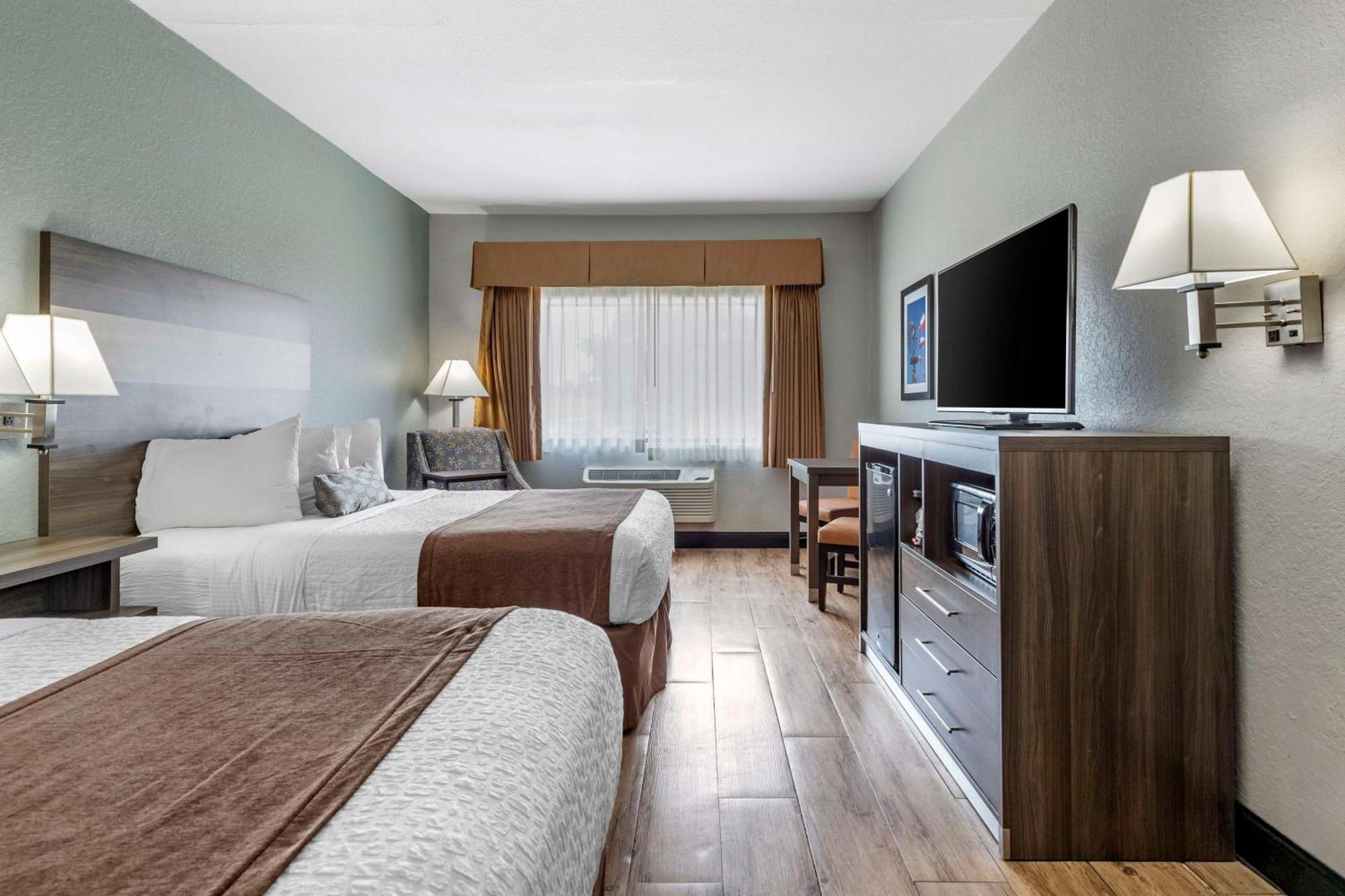 Best Western Plus Victoria Inn & Suites Экстерьер фото